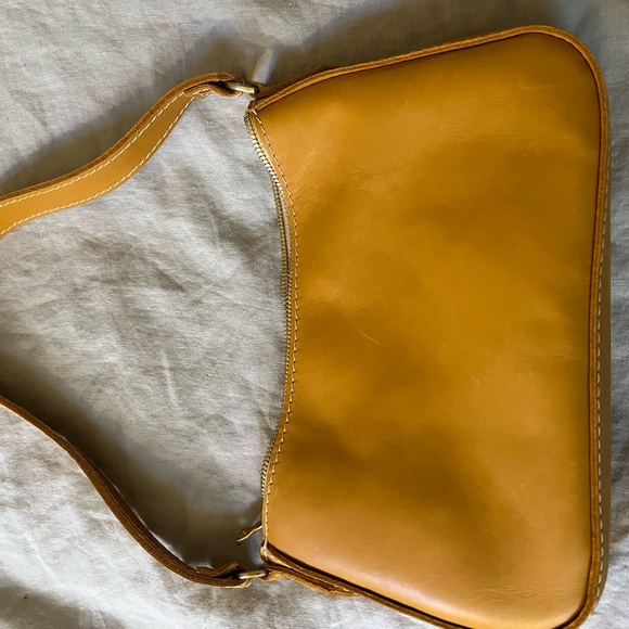 Portland Leather Lucy Shoulder Bag, Sunflower - Picture 4 of 5